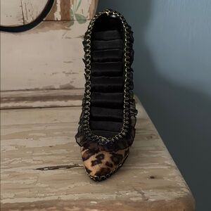 Leopard Print Ruffle Trim shoe ring holder